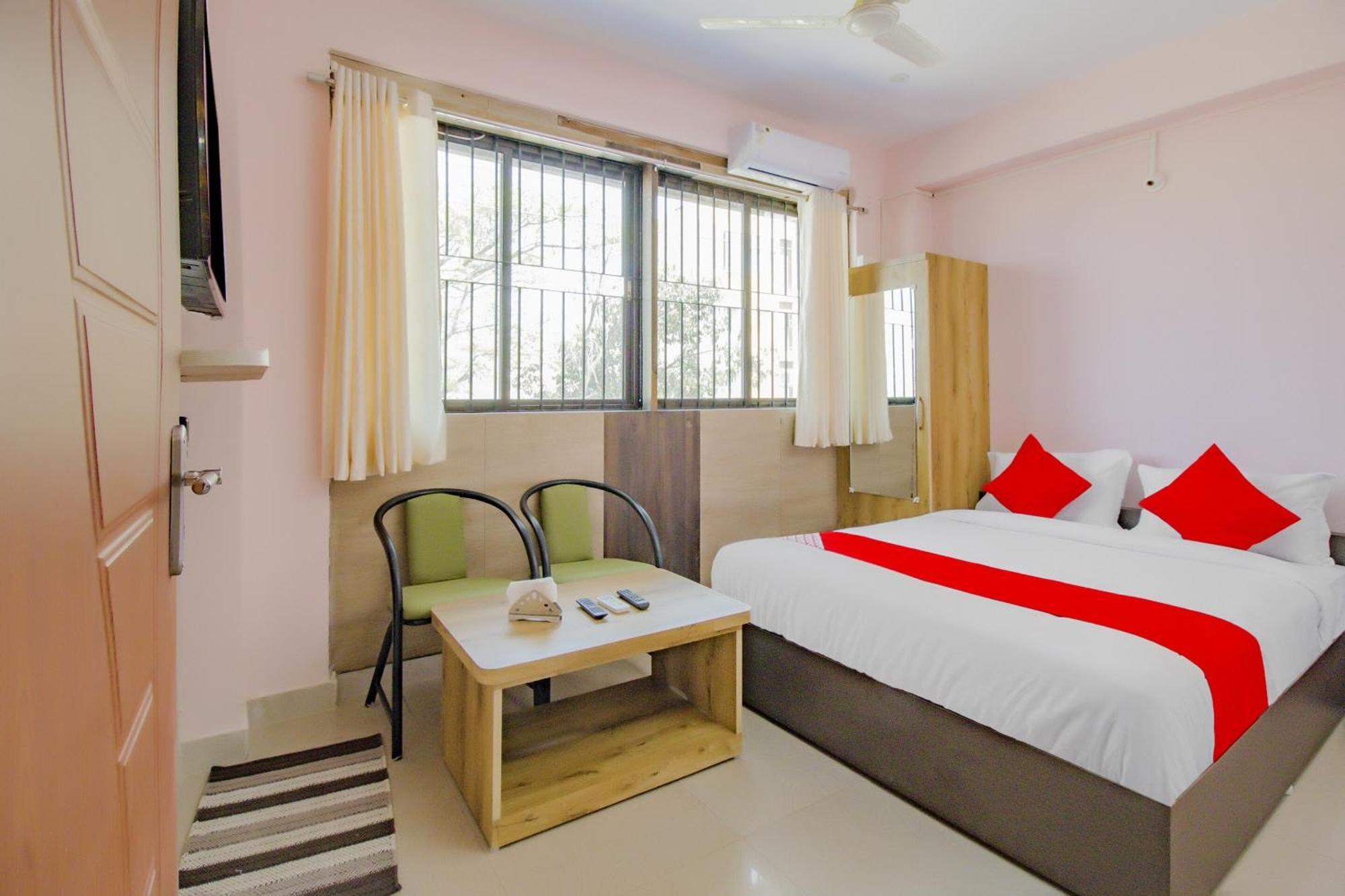 Oyo 79181 Sri Dhanalakshmi Boarding & Lodging Bangalore Extérieur photo